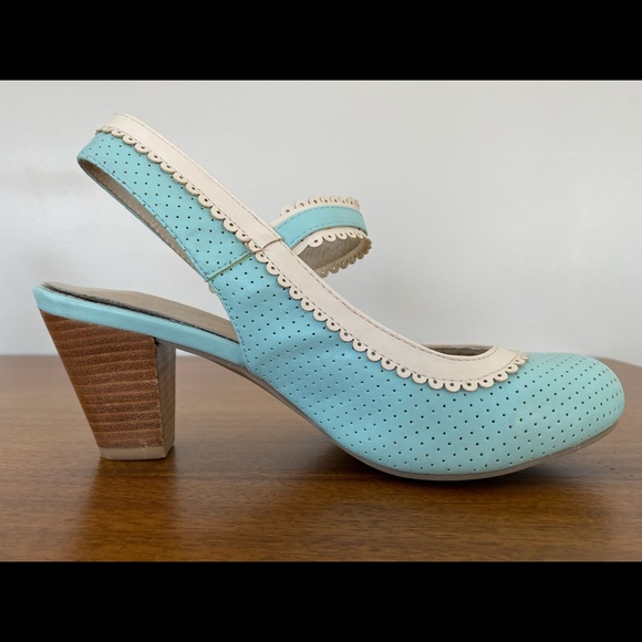 Vintage Heels with detailing - Picture 3 of 4
